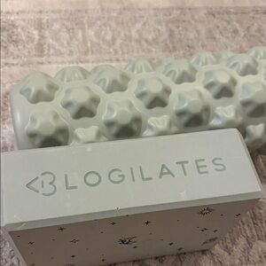 Blogilates workout kit: olive Green Foam Roller and block